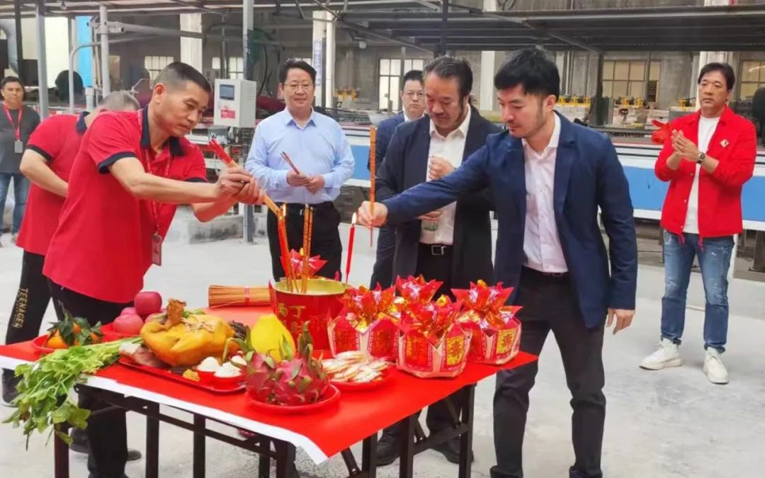 薪火升騰 · 燃起新程｜熱烈祝賀將軍陶瓷集團(tuán)智造生產(chǎn)基地今日盛大點火(圖4)