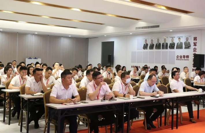 巖板專場(chǎng)培訓(xùn)會(huì)順利舉行，打造強(qiáng)勢(shì)巖板精英賦能團(tuán)隊(duì)